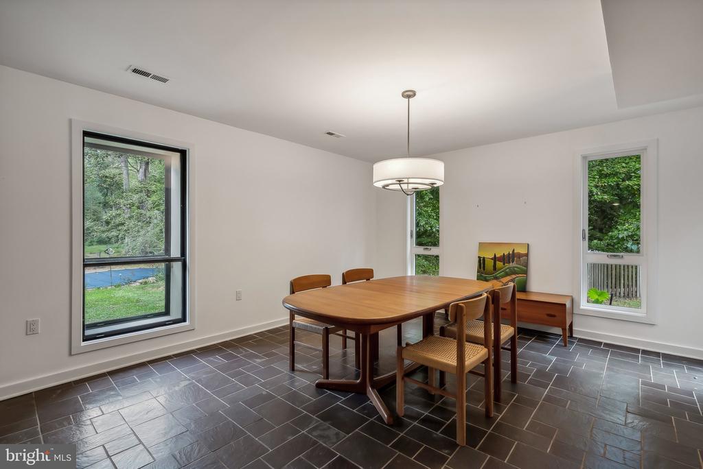 5820 HALLOWING DRIVE