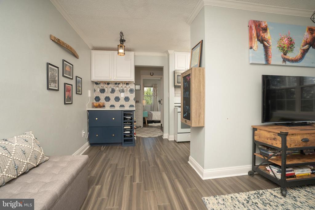 2241 FARRINGTON AVENUE 304
