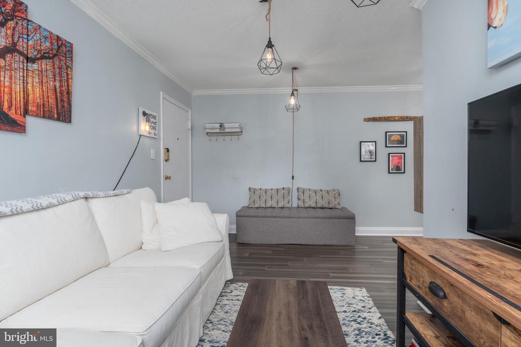 2241 FARRINGTON AVENUE 304
