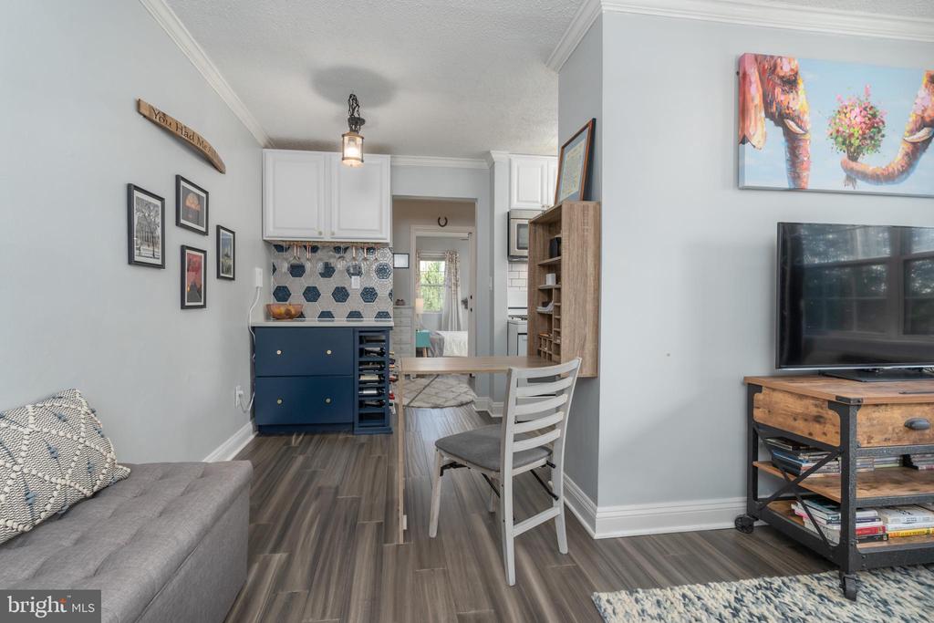 2241 FARRINGTON AVENUE 304