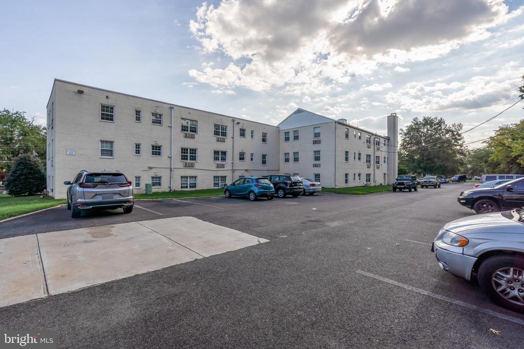 2241 FARRINGTON AVENUE 304
