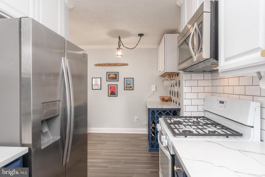 2241 FARRINGTON AVENUE 304