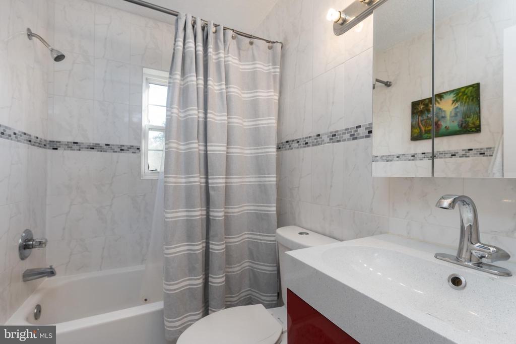2241 FARRINGTON AVENUE 304