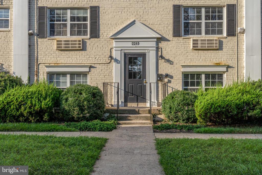 2241 FARRINGTON AVENUE 304