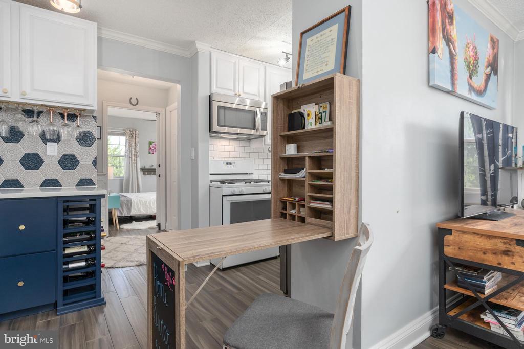 2241 FARRINGTON AVENUE 304