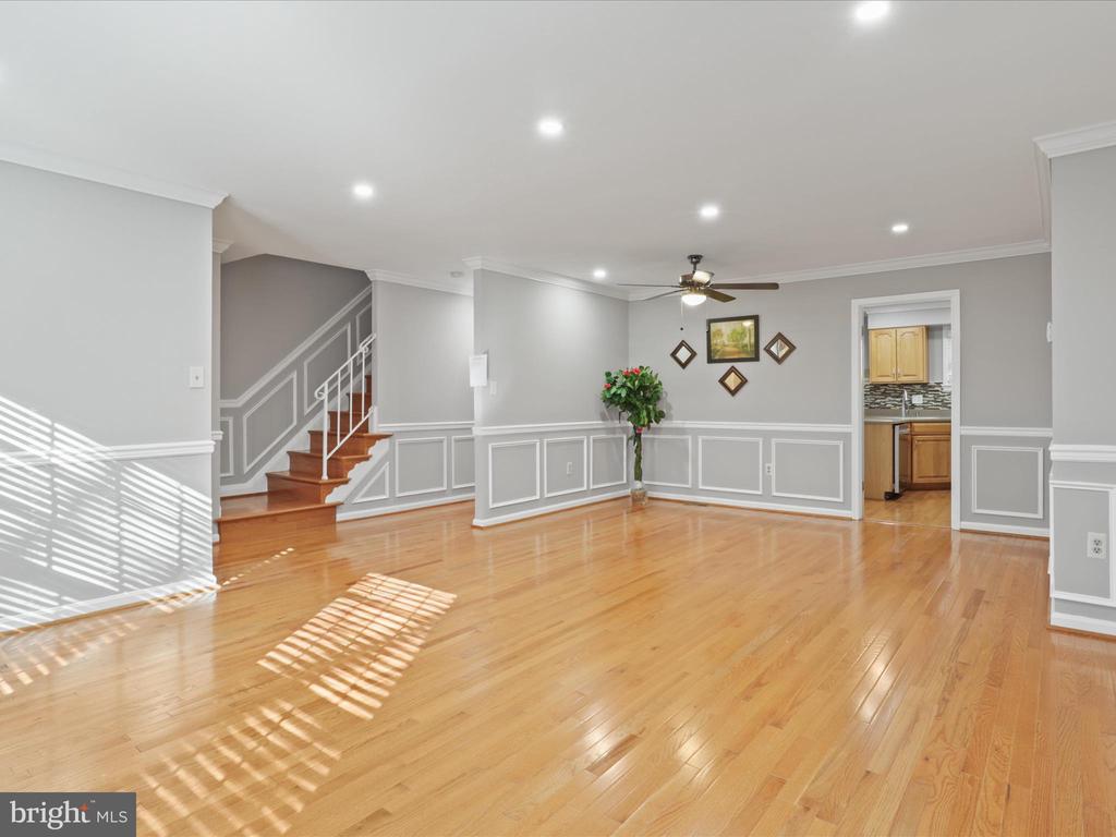 9044 ROSEWALL COURT
