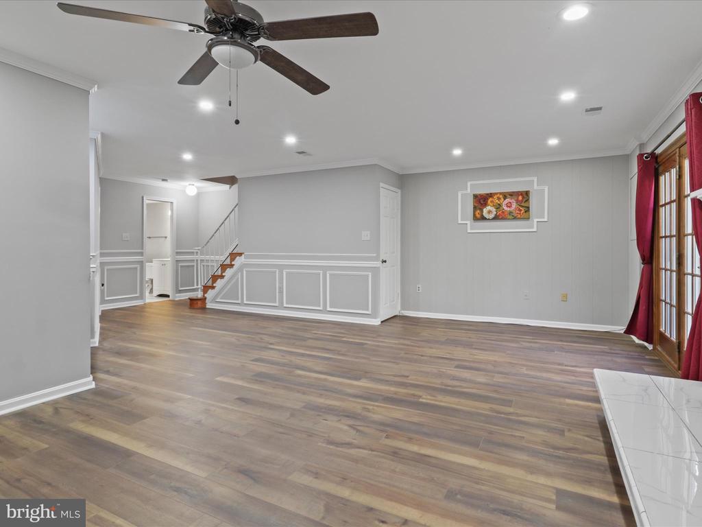 9044 ROSEWALL COURT