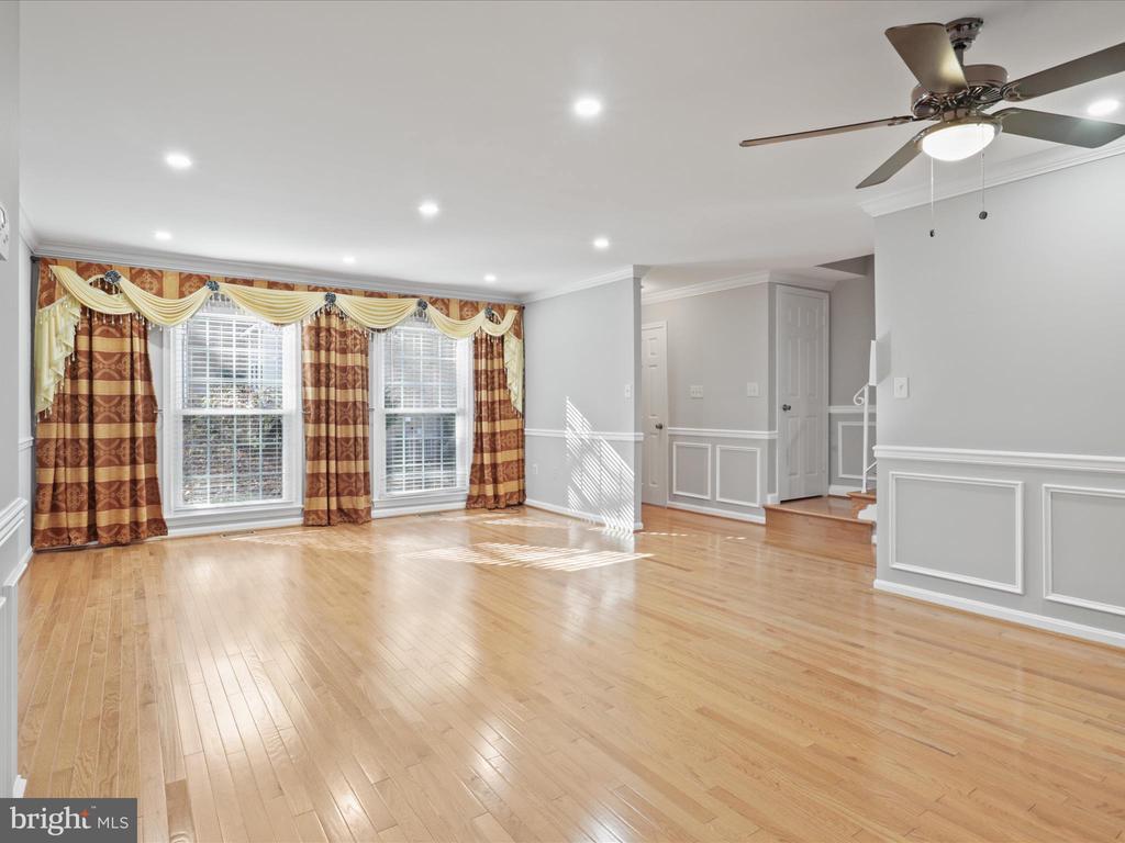 9044 ROSEWALL COURT
