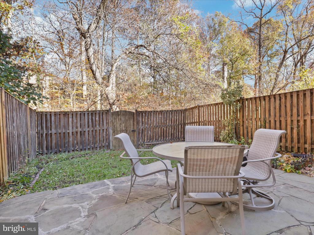 9044 ROSEWALL COURT