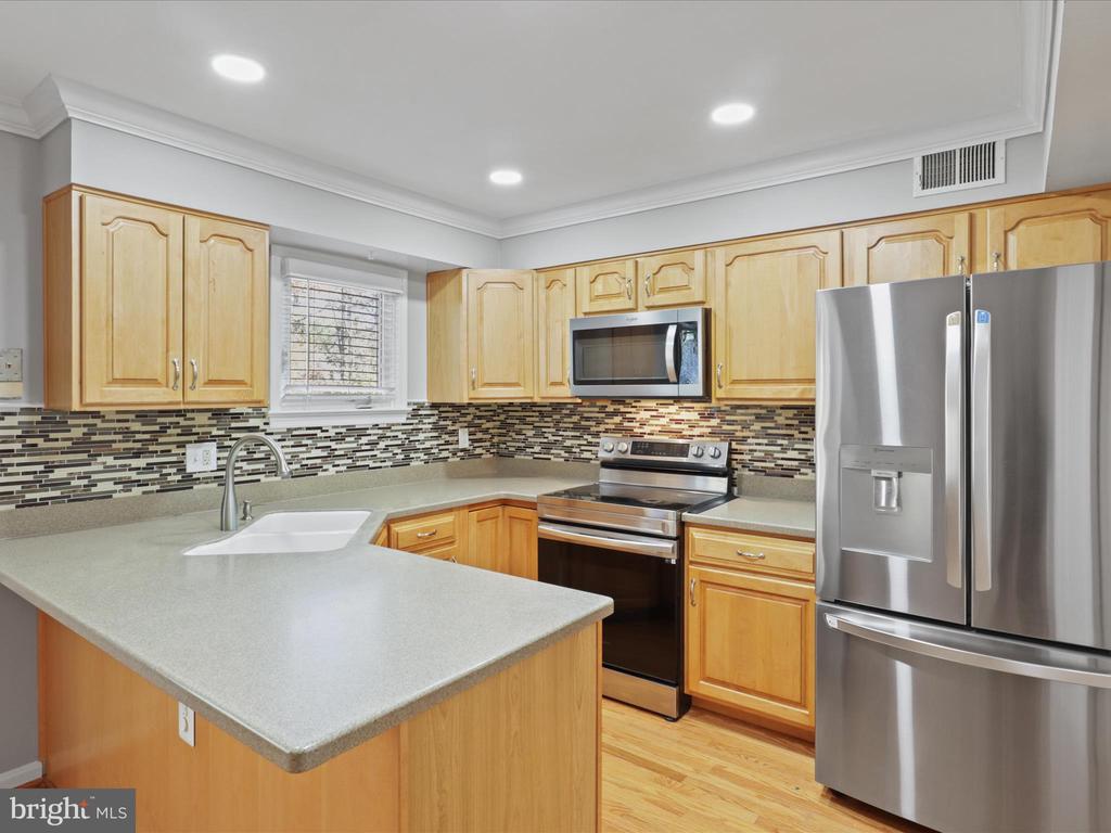 9044 ROSEWALL COURT