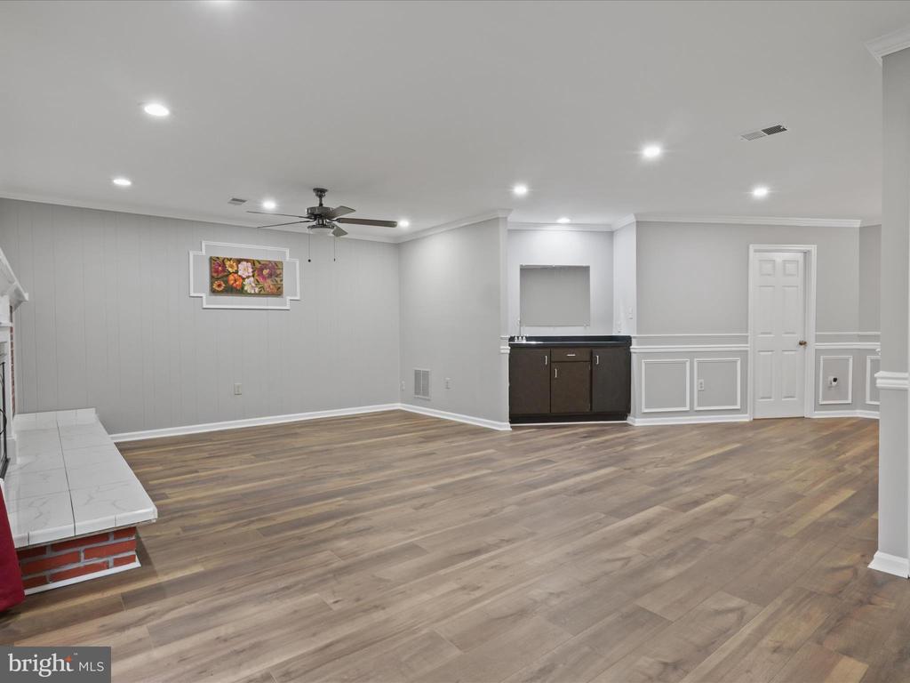 9044 ROSEWALL COURT