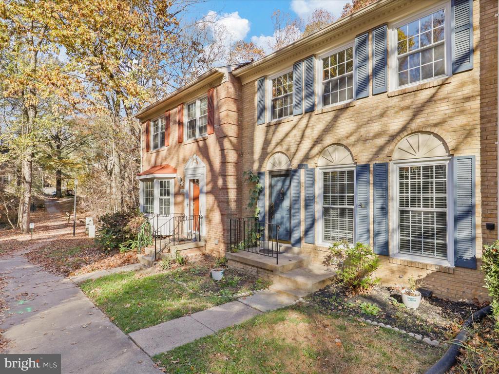 9044 ROSEWALL COURT