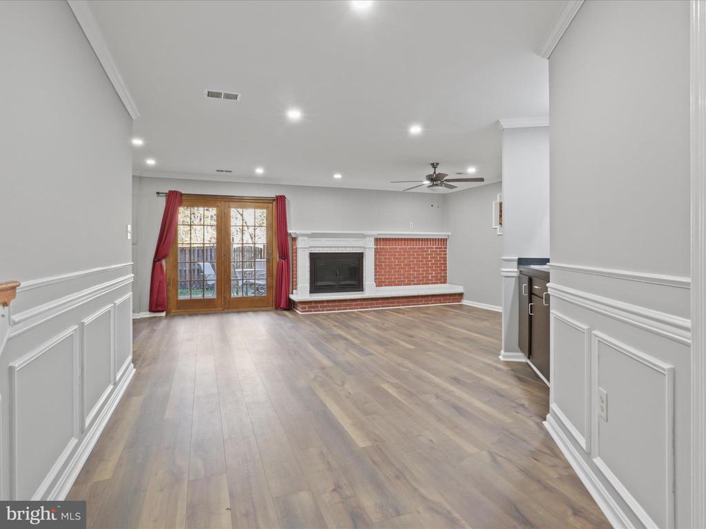 9044 ROSEWALL COURT