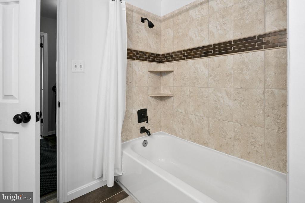 3702 CARRIAGE HOUSE COURT