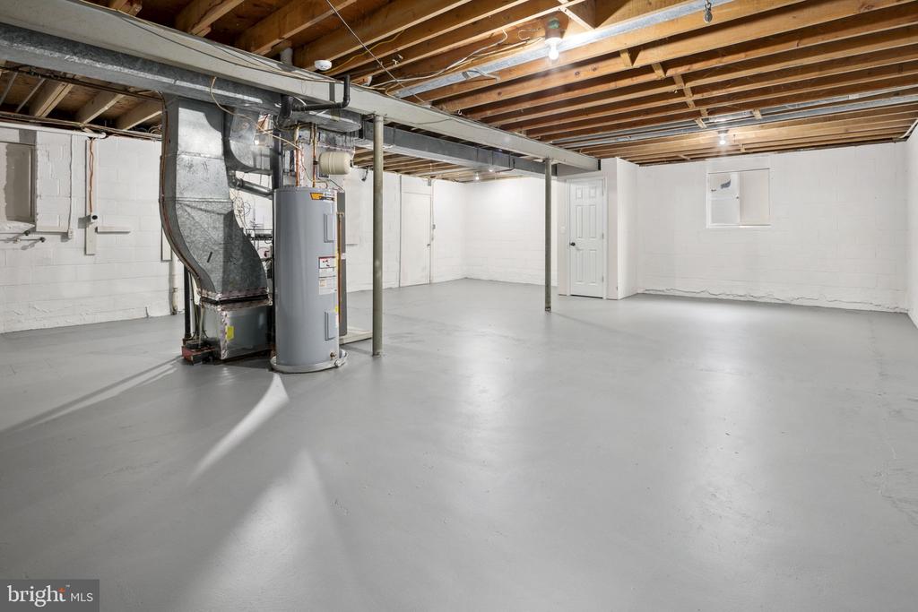 3702 CARRIAGE HOUSE COURT