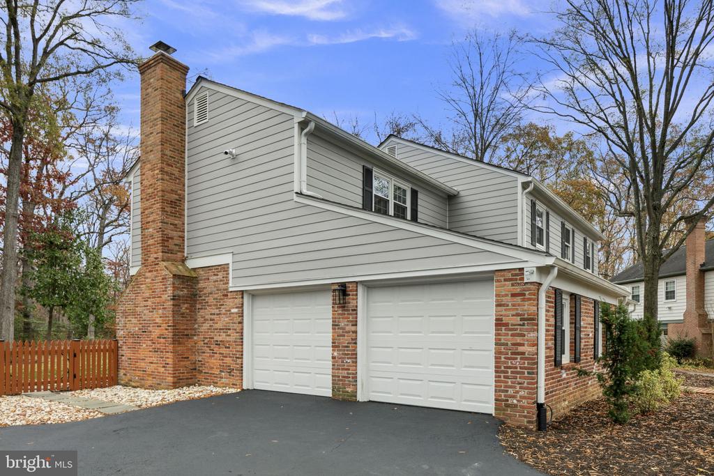 3702 CARRIAGE HOUSE COURT