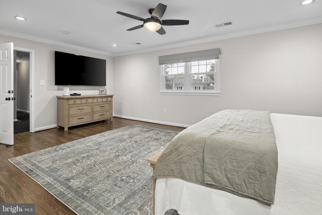 3702 CARRIAGE HOUSE COURT