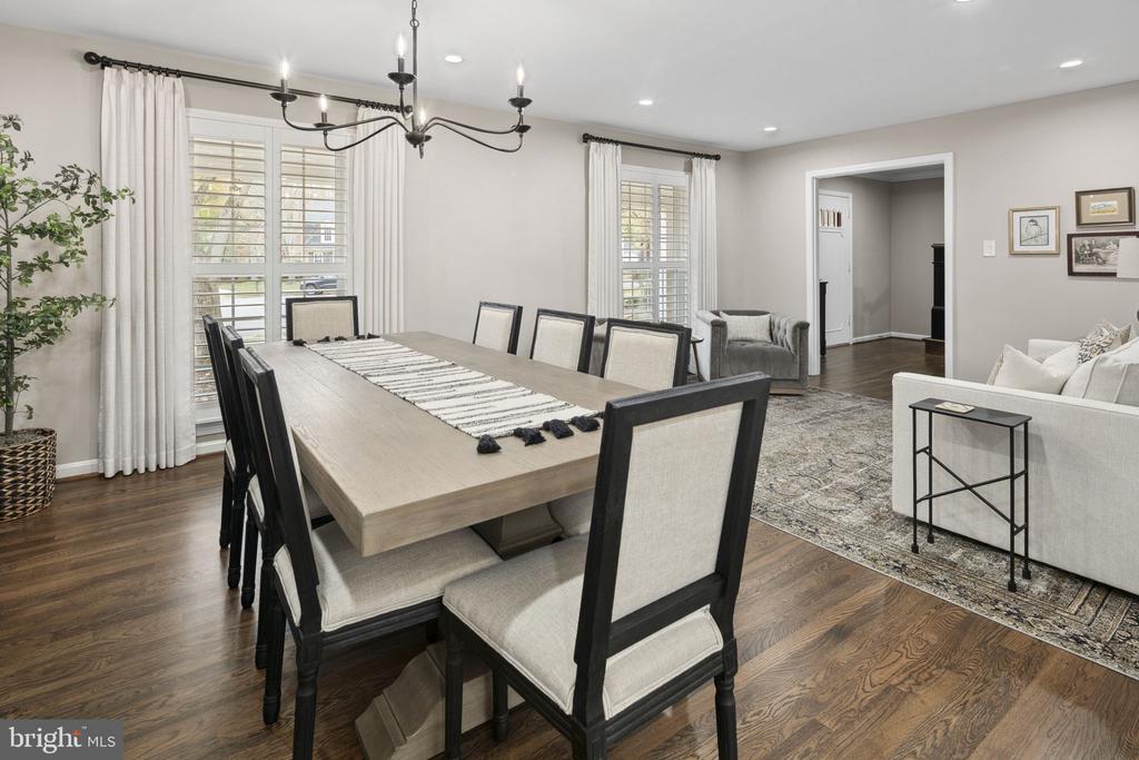 3702 CARRIAGE HOUSE COURT