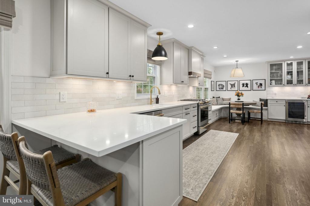 3702 CARRIAGE HOUSE COURT