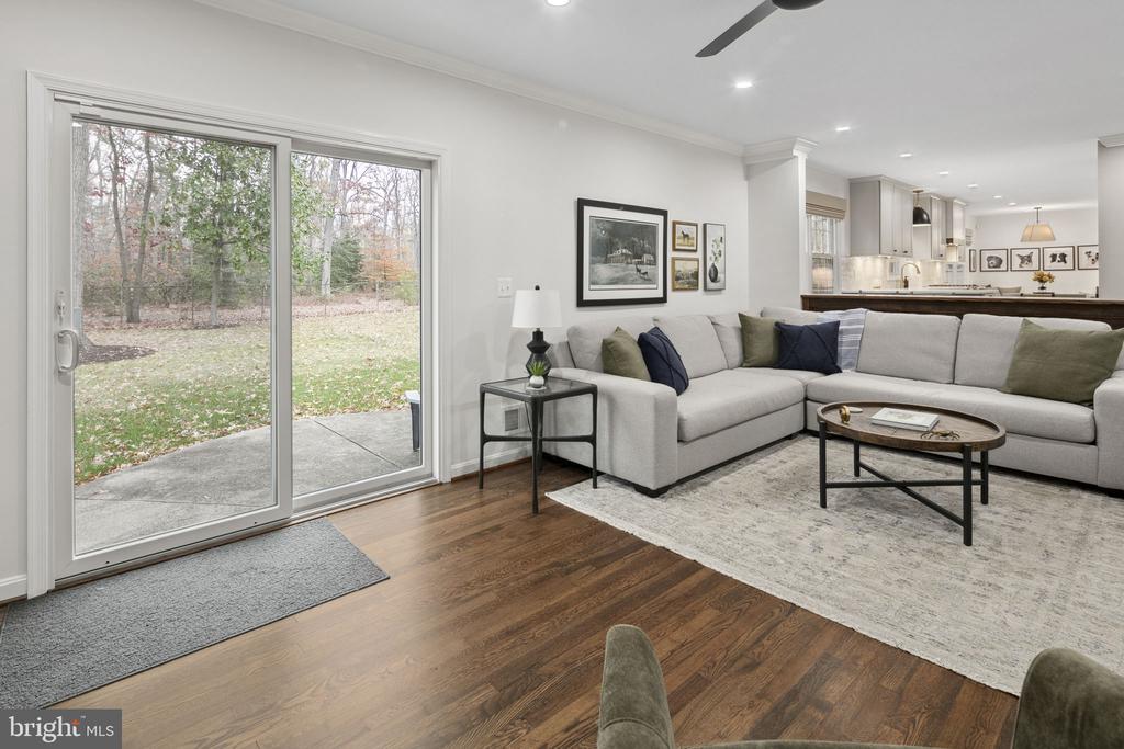 3702 CARRIAGE HOUSE COURT