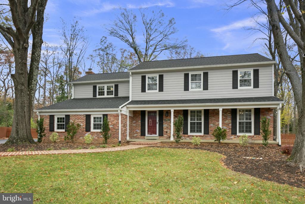 3702 CARRIAGE HOUSE COURT