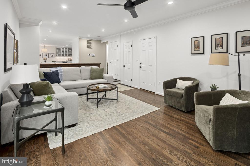 3702 CARRIAGE HOUSE COURT