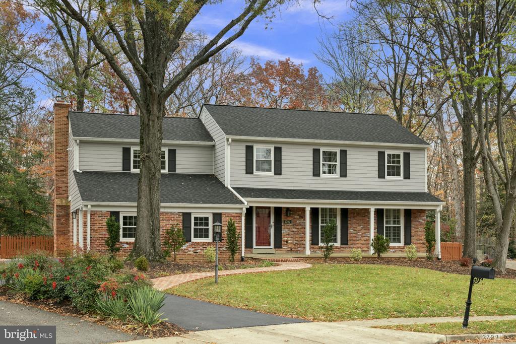 3702 CARRIAGE HOUSE COURT