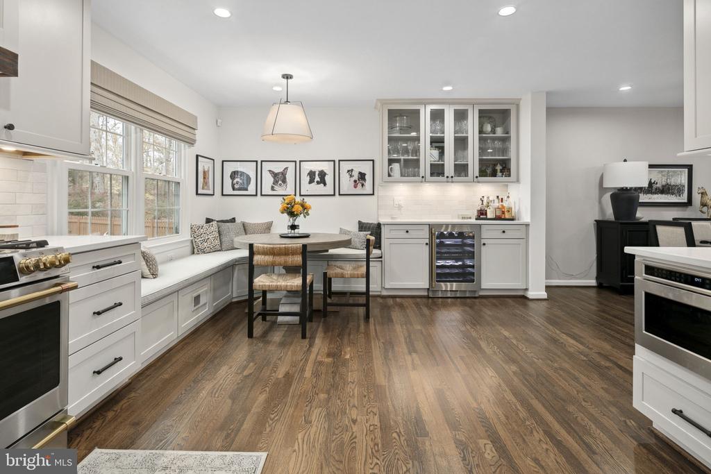 3702 CARRIAGE HOUSE COURT