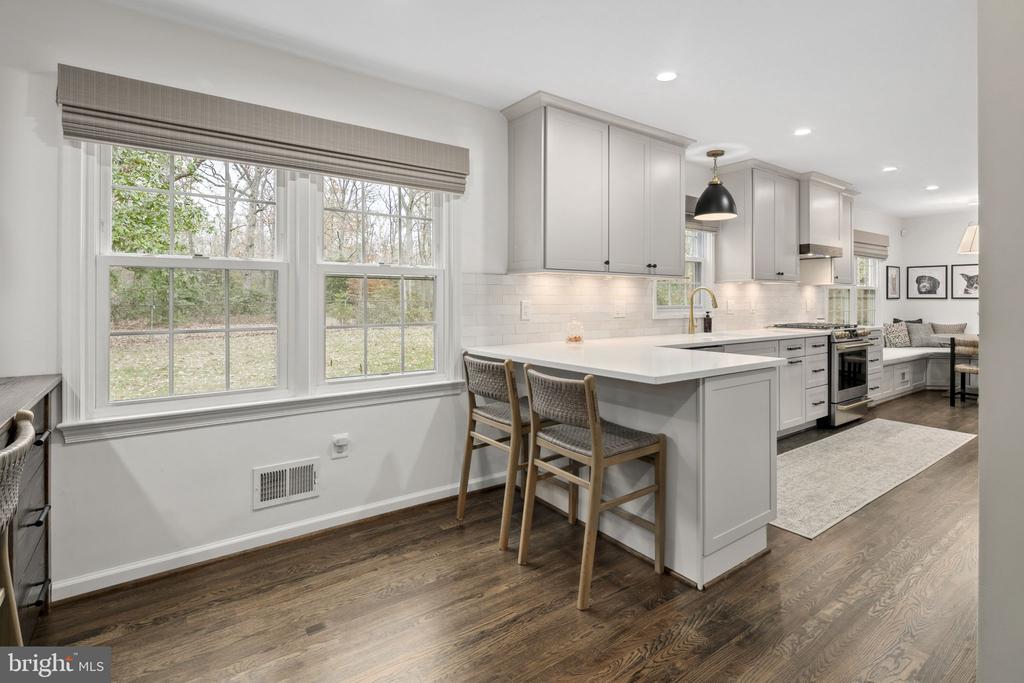 3702 CARRIAGE HOUSE COURT