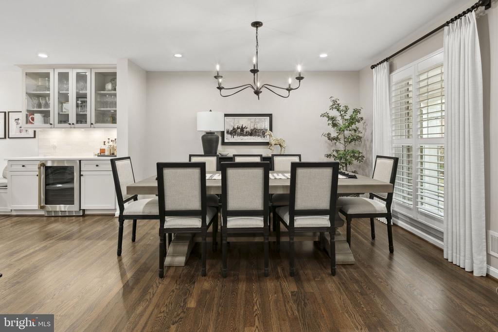 3702 CARRIAGE HOUSE COURT