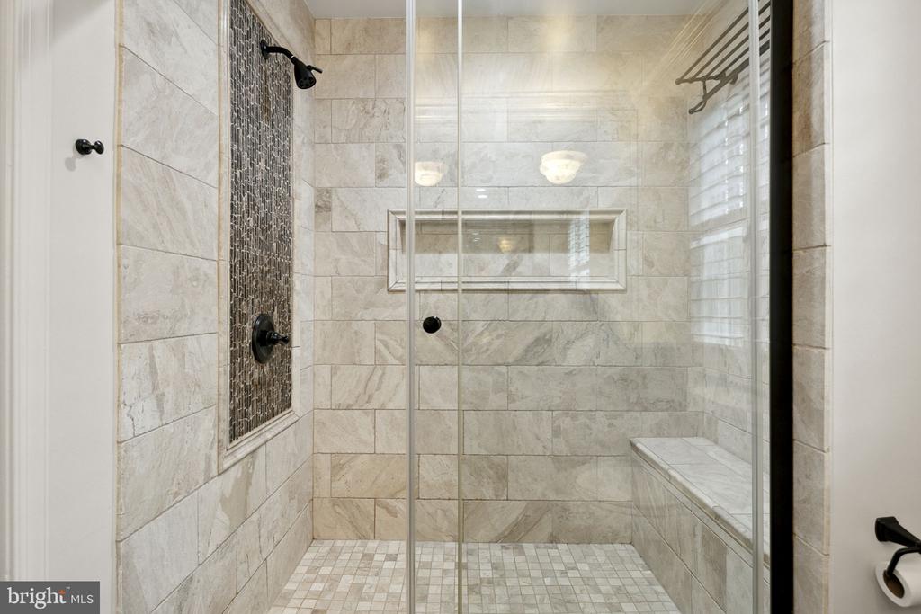 3702 CARRIAGE HOUSE COURT