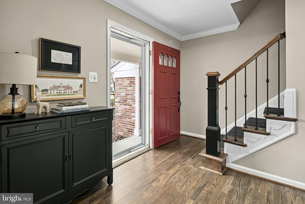 3702 CARRIAGE HOUSE COURT