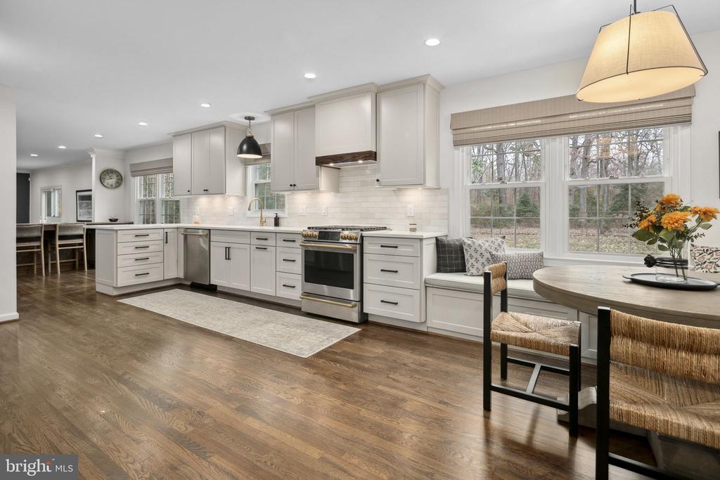 3702 CARRIAGE HOUSE COURT