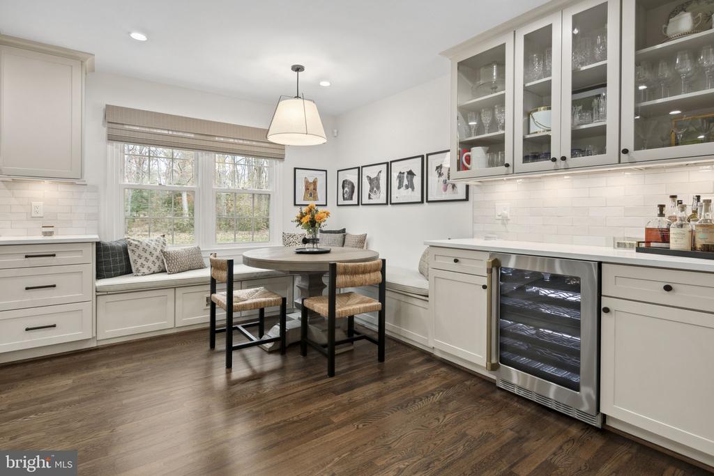 3702 CARRIAGE HOUSE COURT