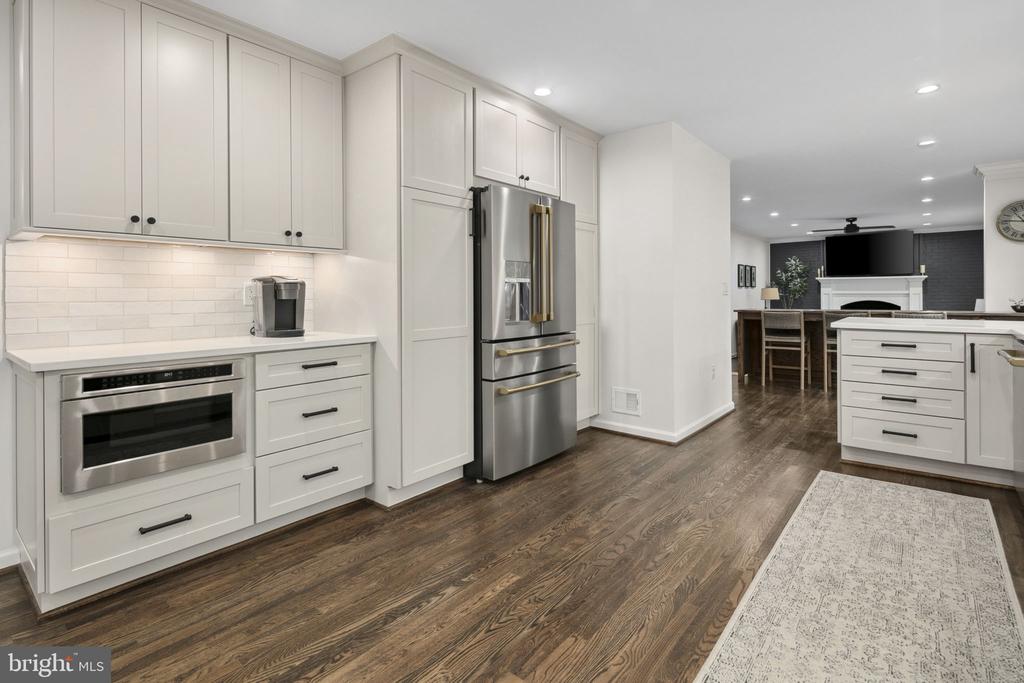 3702 CARRIAGE HOUSE COURT