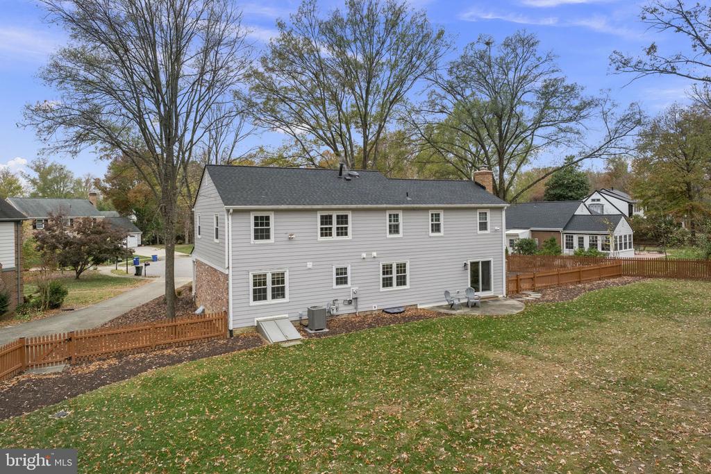 3702 CARRIAGE HOUSE COURT