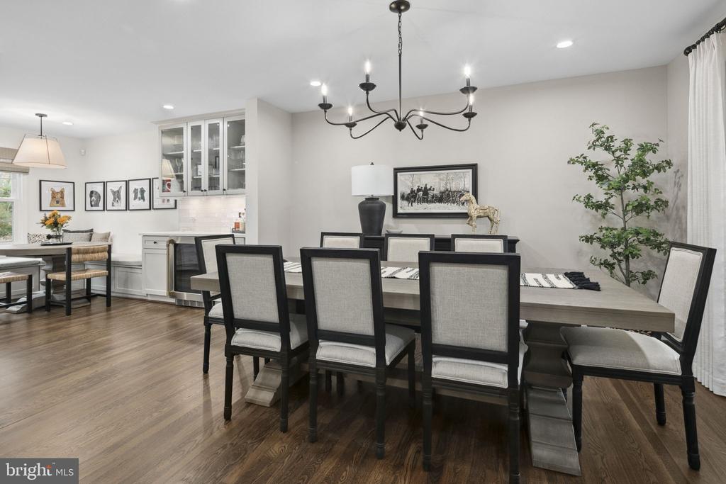 3702 CARRIAGE HOUSE COURT