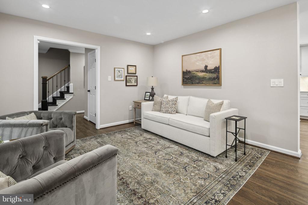 3702 CARRIAGE HOUSE COURT