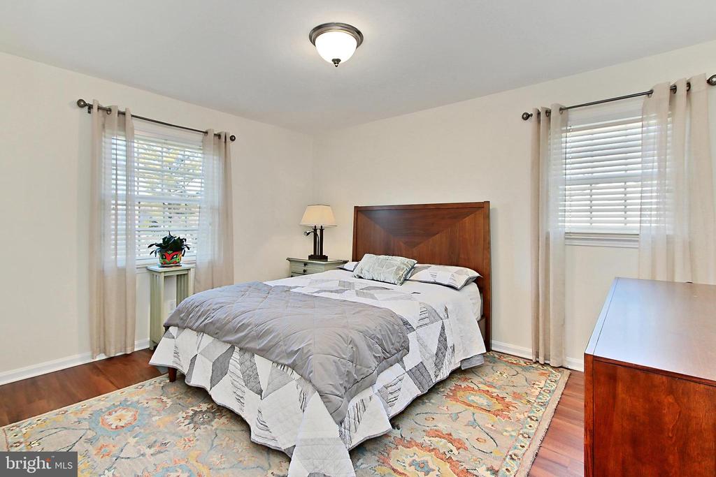 6115 LYNLEY TERRACE