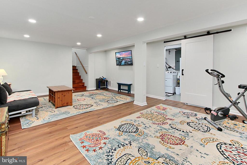 6115 LYNLEY TERRACE