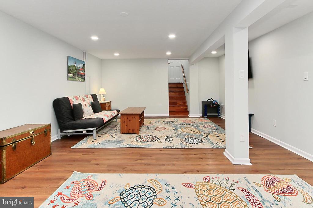 6115 LYNLEY TERRACE