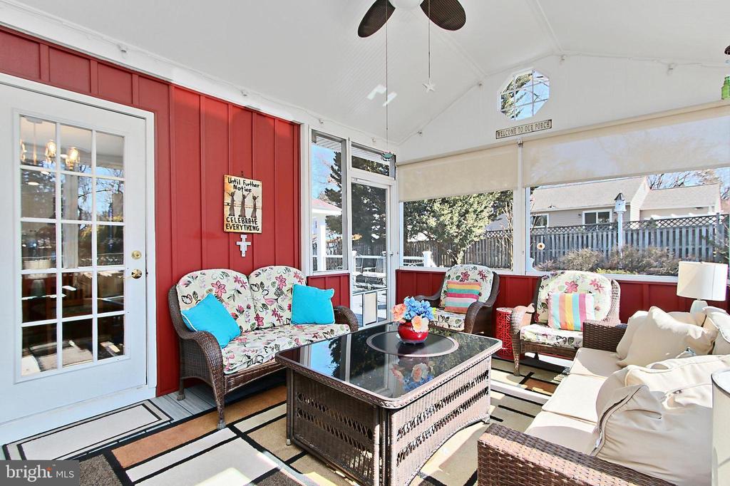 6115 LYNLEY TERRACE