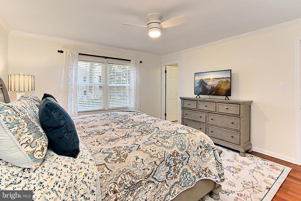 6115 LYNLEY TERRACE