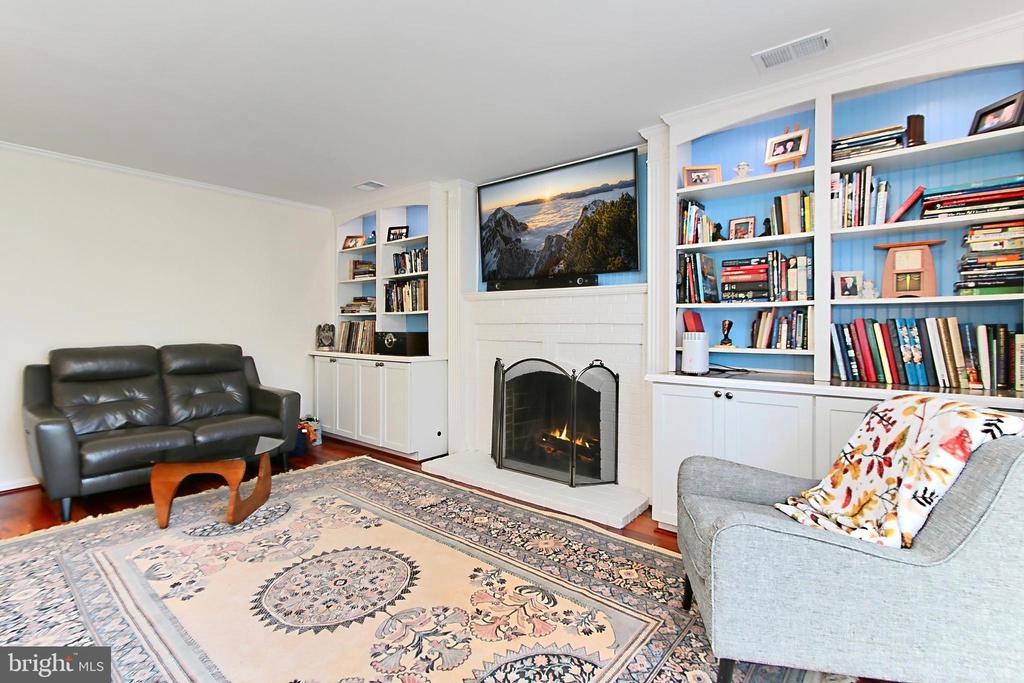 6115 LYNLEY TERRACE