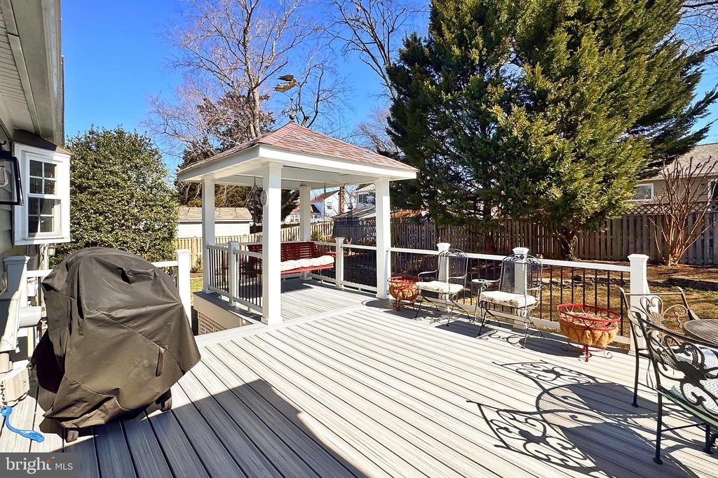 6115 LYNLEY TERRACE