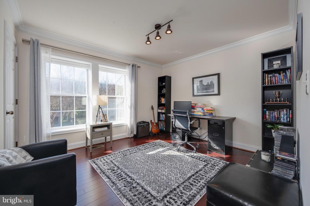 2104 SHIVER DRIVE