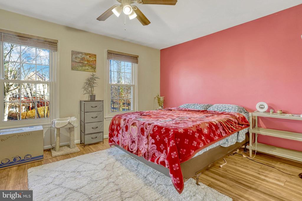 8531 CHAPMAN OAK COURT