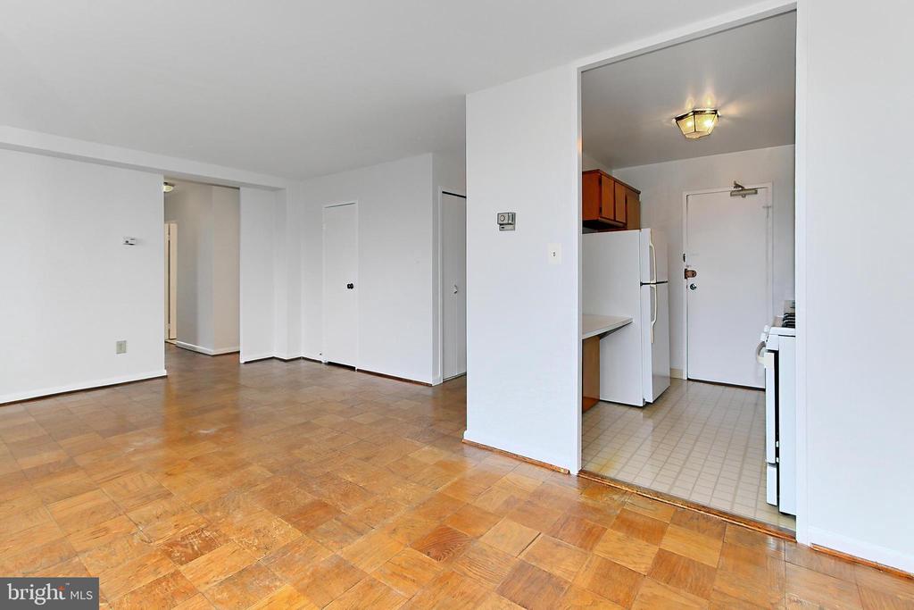 6621 WAKEFIELD DRIVE 609