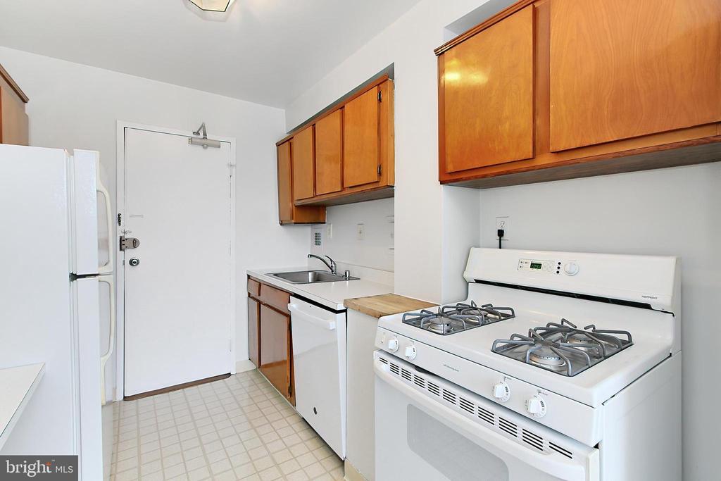 6621 WAKEFIELD DRIVE 609