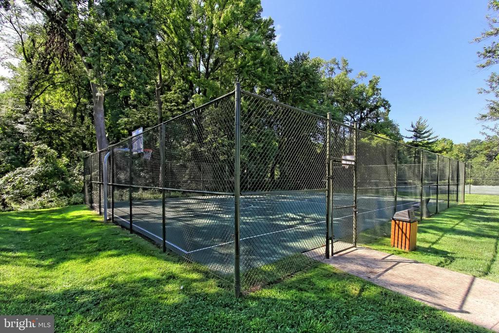 6621 WAKEFIELD DRIVE 609